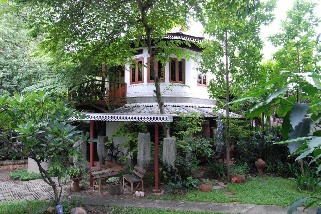 Santitham Guest House Чиангмай Екстериор снимка